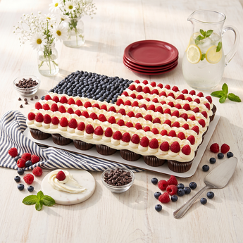 American Flag Cupcake Cake, pull-apart cupcakes piped in red, white and blue buttercream